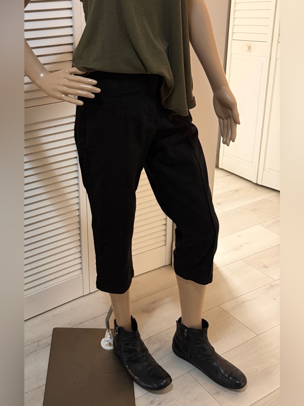 YFB Young Fabulous & Broke Black Cropped PantsSize Small NWOT